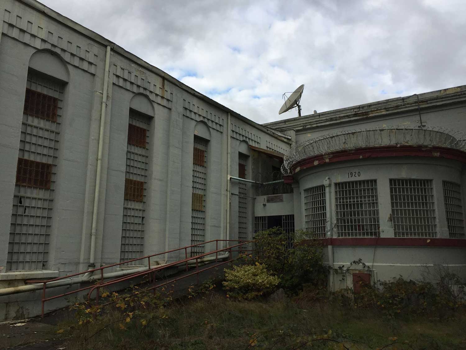 old cellhouse building with walkway.